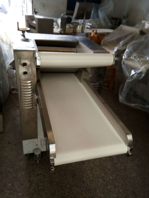 comprare Croissant in acciaio inossidabile macchina manuale automatica a rulli per fogli di pasta 300 kg/h fabbricazione online